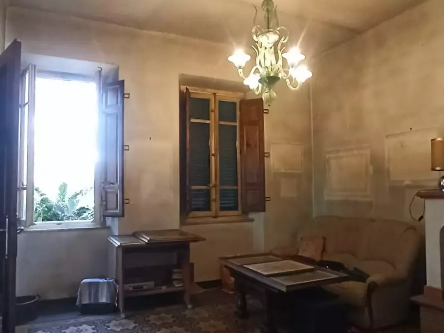 Immagine 9 di Villa in vendita  a Lucca