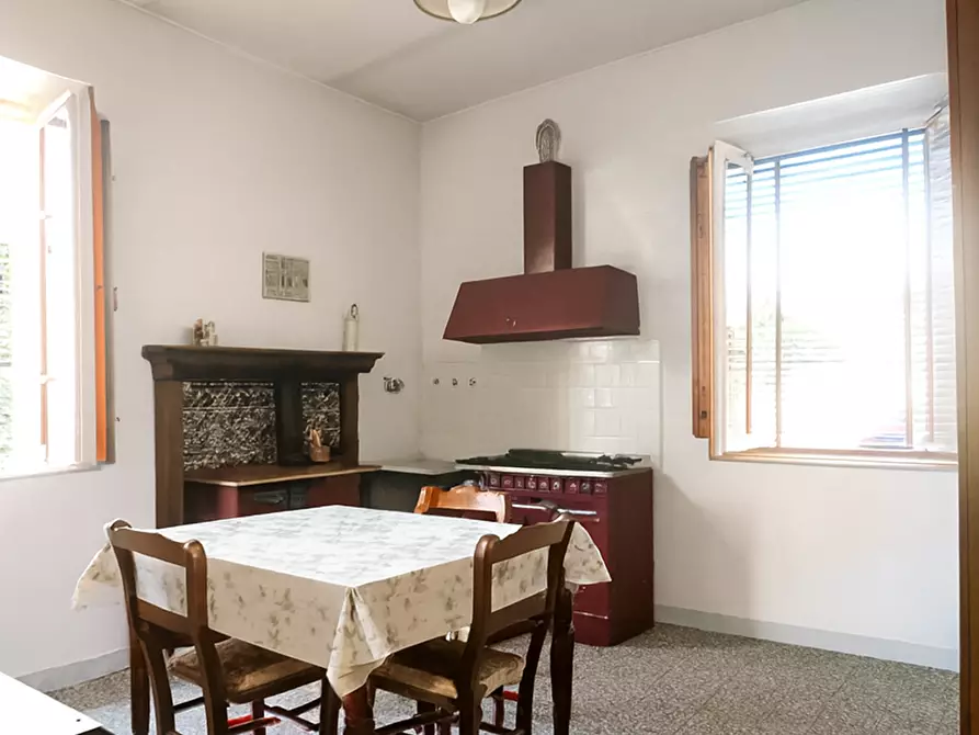 Immagine 11 di Villa in vendita  a Lucca