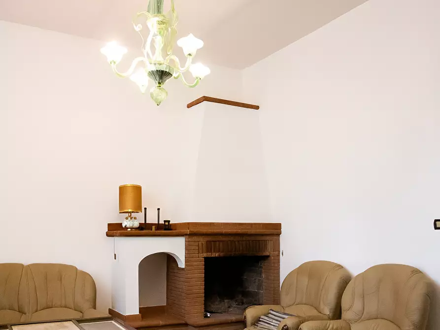 Immagine 8 di Villa in vendita  a Lucca