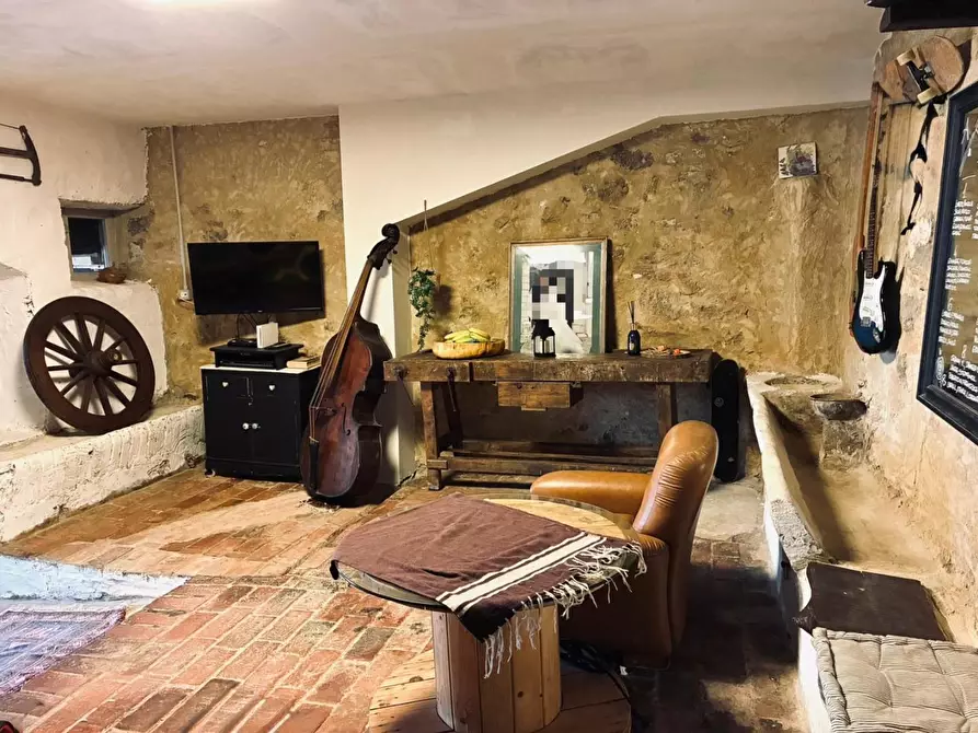 Immagine 1 di Porzione di casa in vendita  a Casole D'elsa