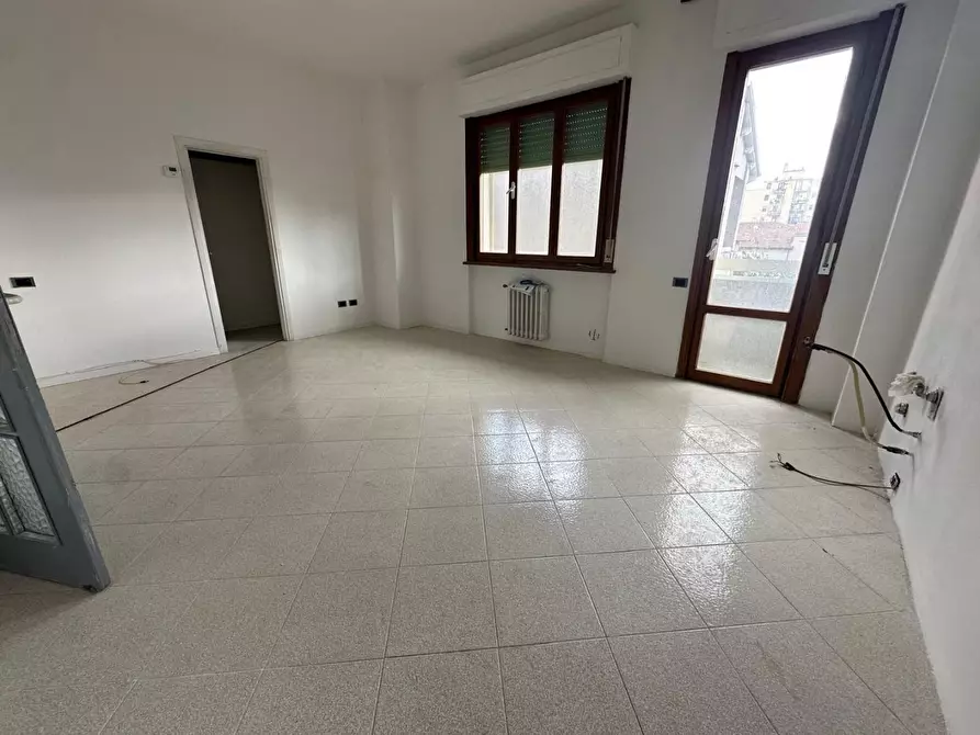 Immagine 2 di Appartamento in vendita  a Cecina