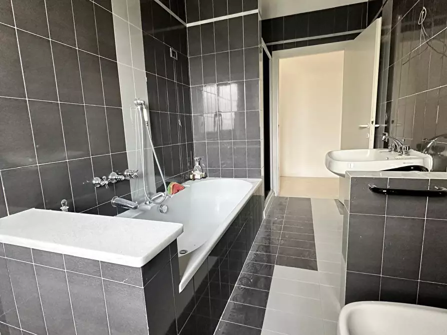 Immagine 7 di Appartamento in vendita  a Cecina