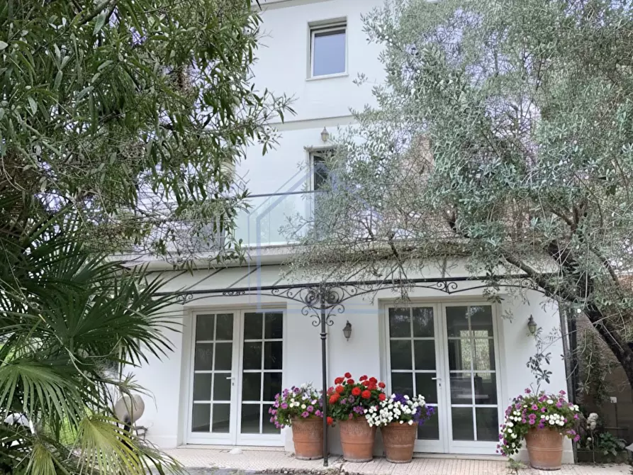 Immagine 18 di Appartamento in vendita  a Pietrasanta