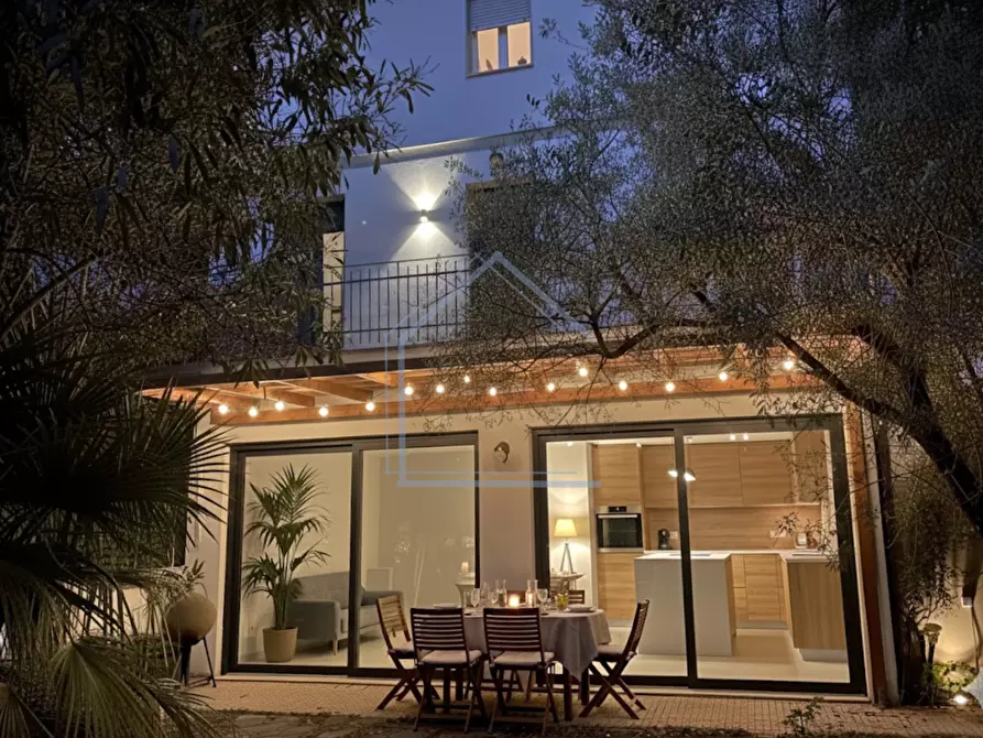 Immagine 19 di Appartamento in vendita  a Pietrasanta