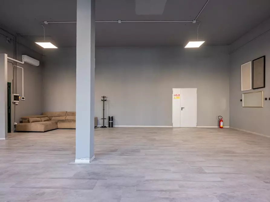Immagine 34 di Capannone industriale in vendita  a Calcinaia
