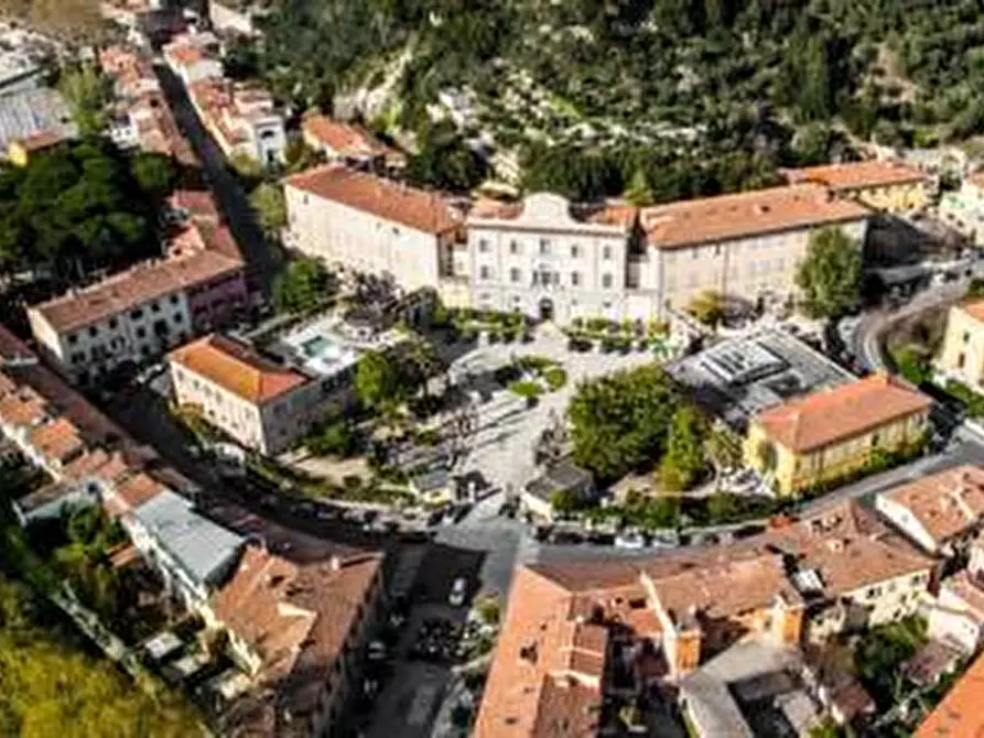 Immagine 1 di Locale commerciale in vendita  a San Giuliano Terme