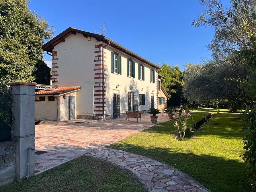 Immagine 3 di Rustico / casale in vendita  a Pietrasanta