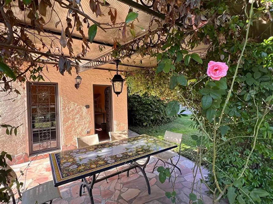 Immagine 33 di Rustico / casale in vendita  a Pietrasanta