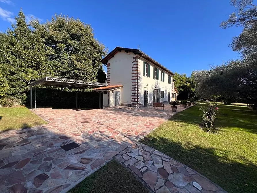 Immagine 4 di Rustico / casale in vendita  a Pietrasanta