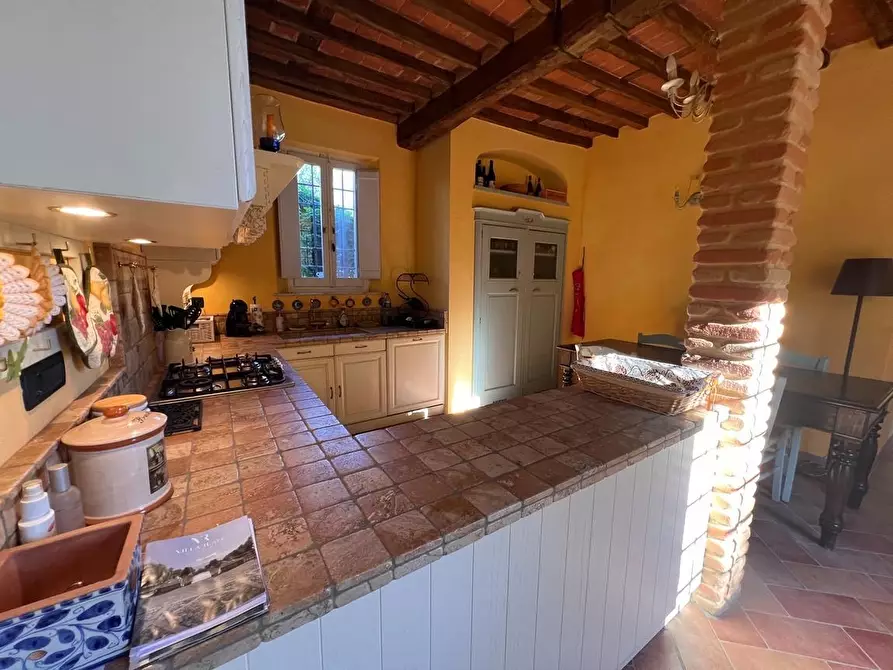 Immagine 9 di Rustico / casale in vendita  a Pietrasanta