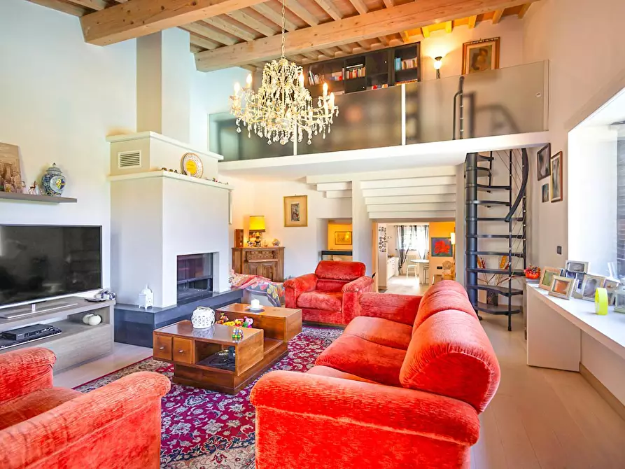 Immagine 20 di Villa in vendita  a Vicopisano