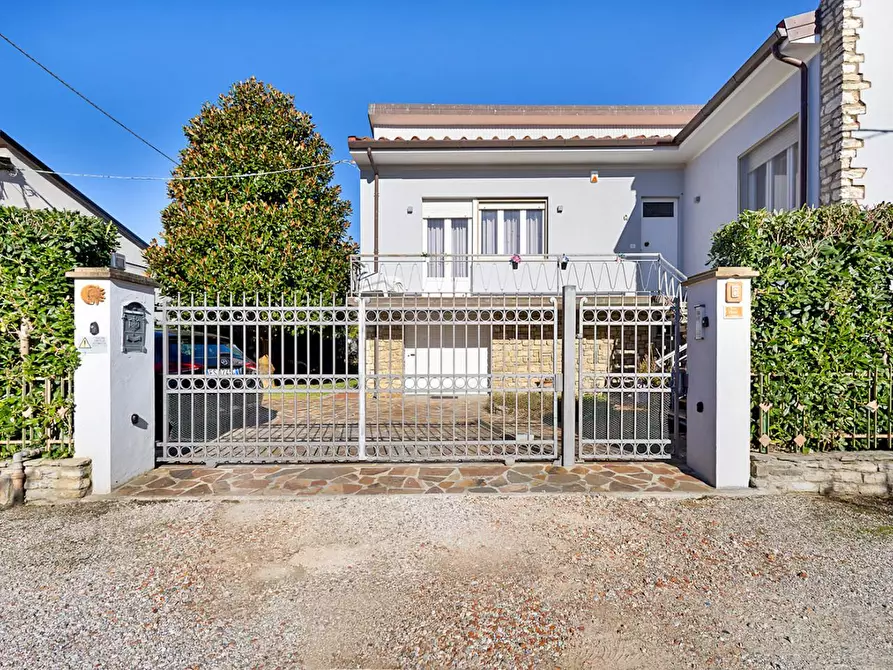 Immagine 3 di Villa in vendita  a Vicopisano