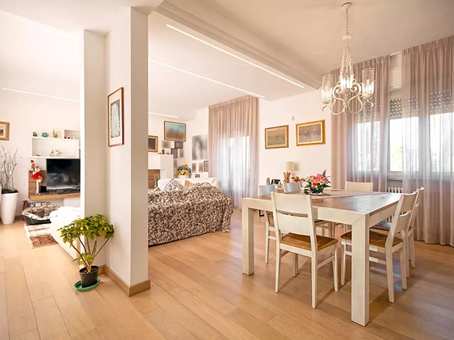 Immagine 6 di Villa in vendita  a Vicopisano