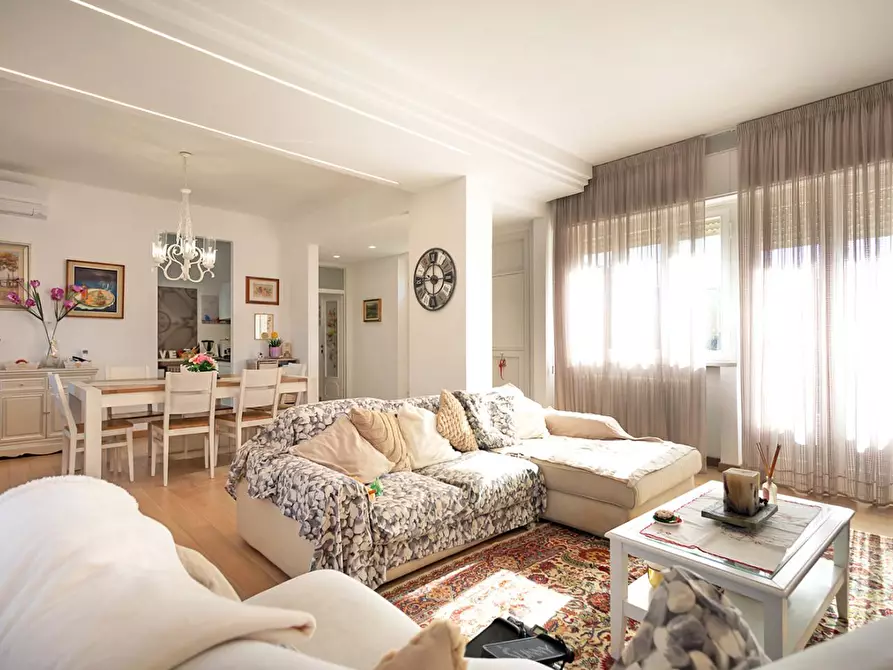 Immagine 9 di Villa in vendita  a Vicopisano