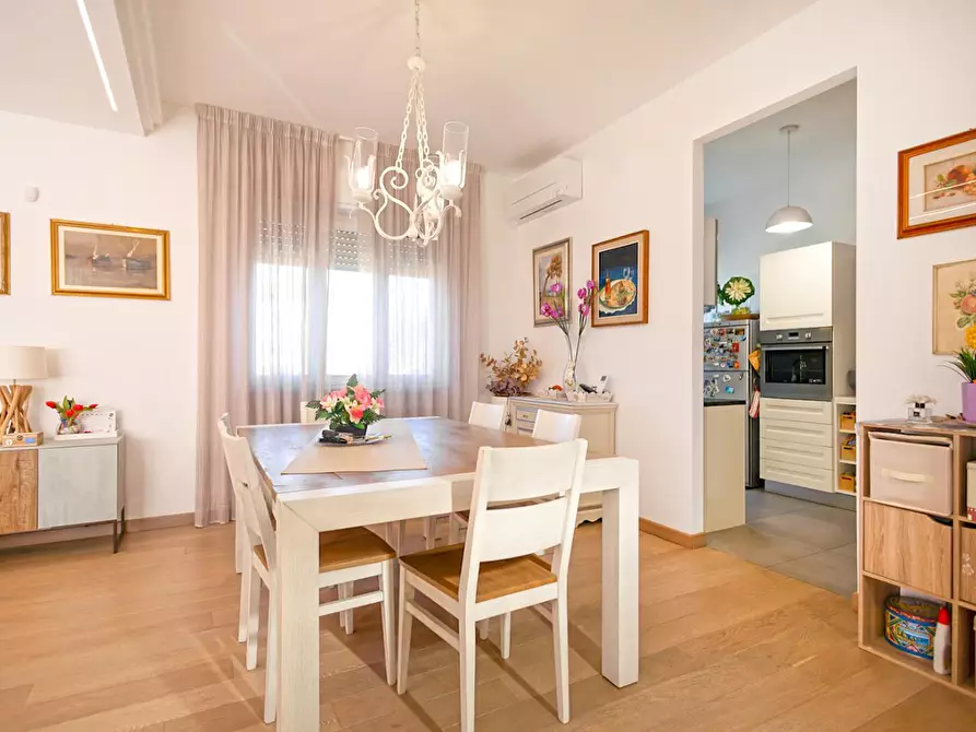 Immagine 8 di Villa in vendita  a Vicopisano