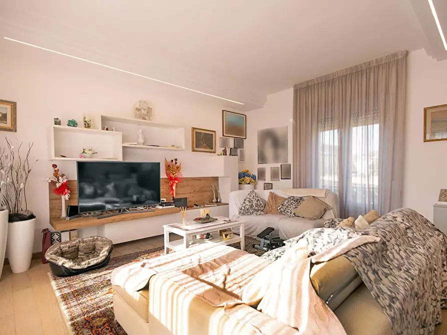 Immagine 7 di Villa in vendita  a Vicopisano