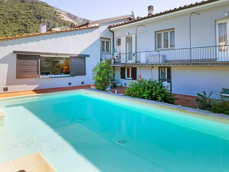 Immagine 25 di Villa in vendita  a Vicopisano