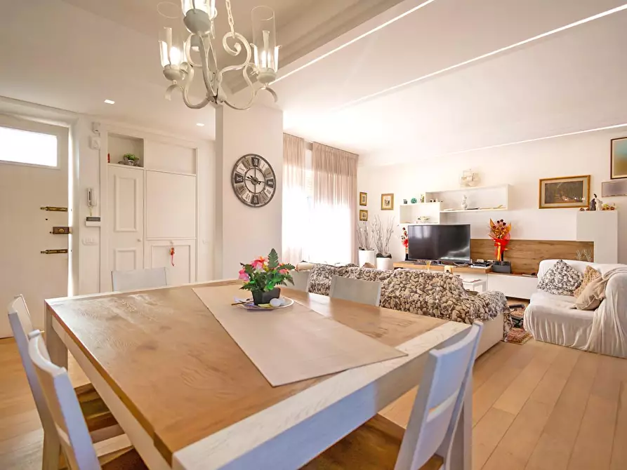 Immagine 5 di Villa in vendita  a Vicopisano