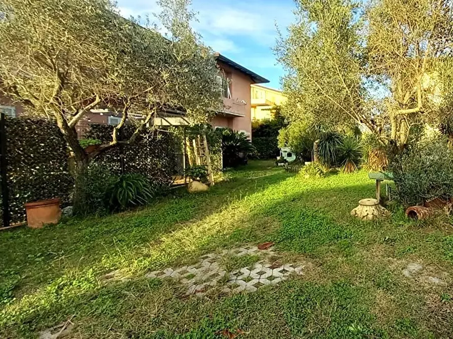 Immagine 26 di Casa quadrifamiliare in vendita  a Massa