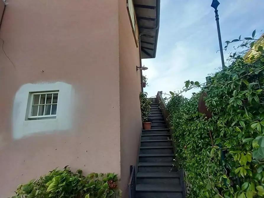 Immagine 30 di Casa quadrifamiliare in vendita  a Massa