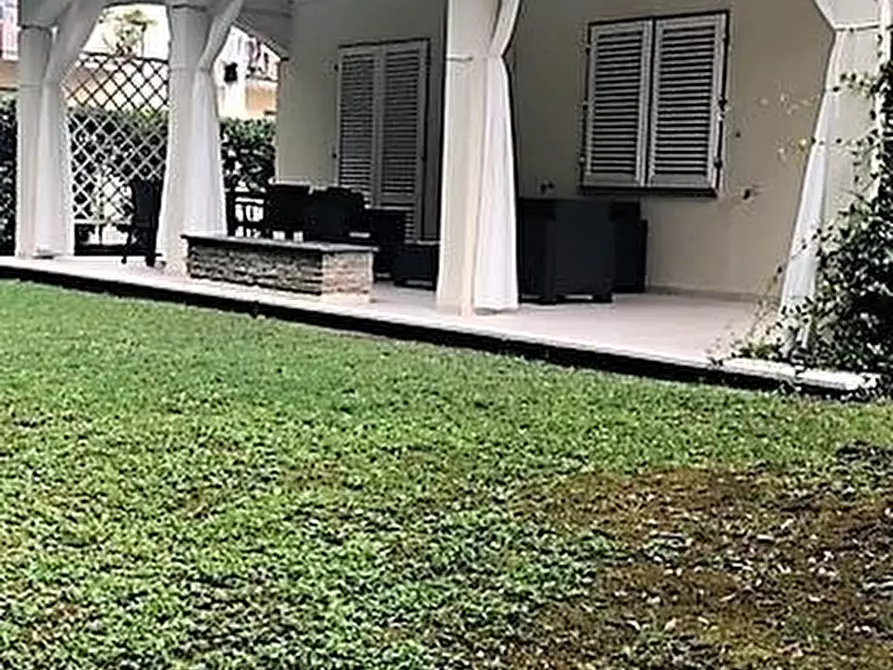 Immagine 35 di Villa in vendita  a Massa