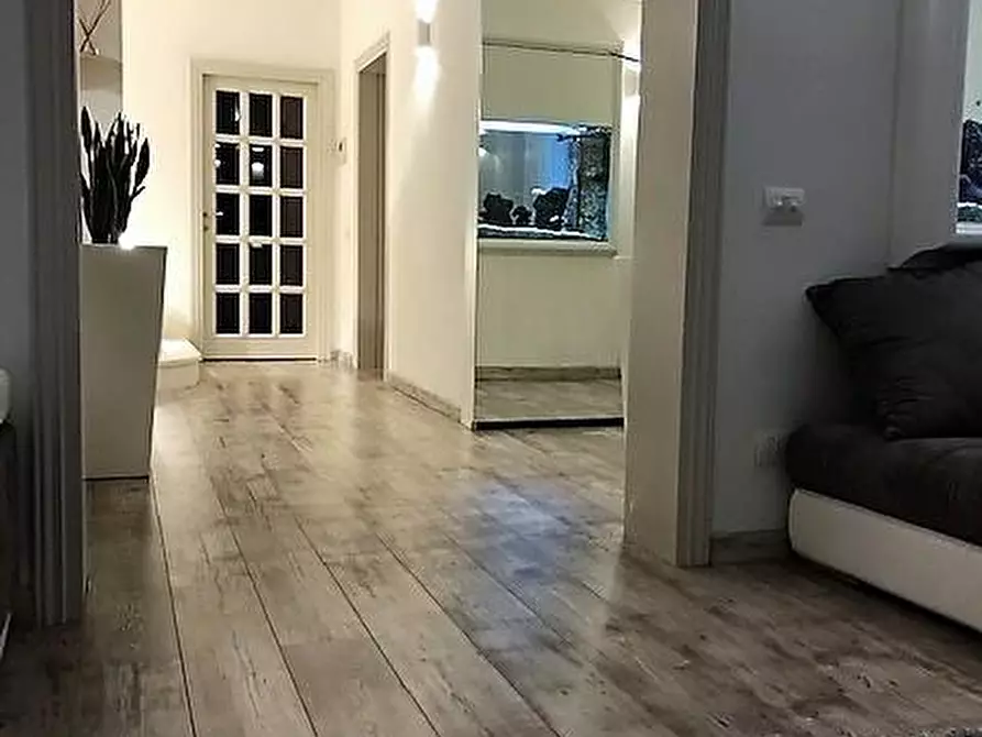 Immagine 21 di Villa in vendita  a Massa