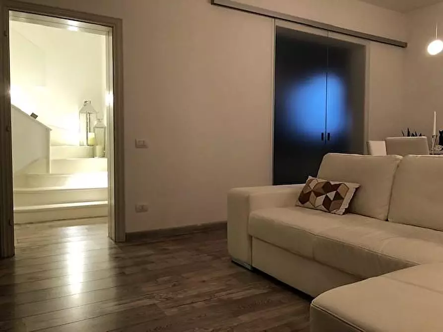 Immagine 11 di Villa in vendita  a Massa