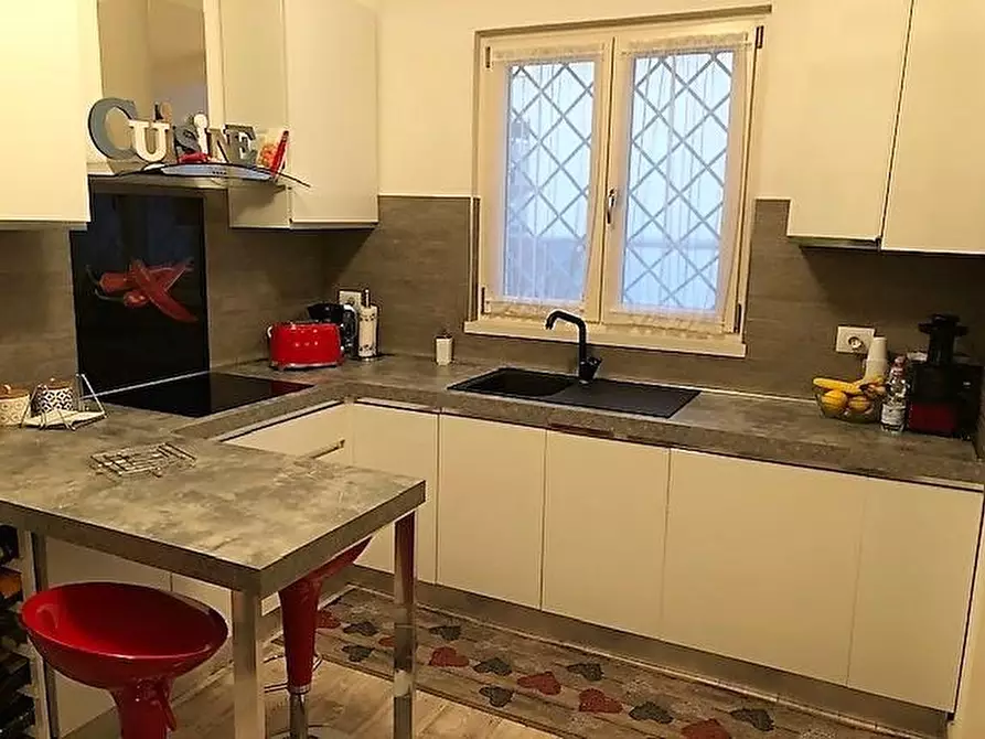 Immagine 22 di Villa in vendita  a Massa