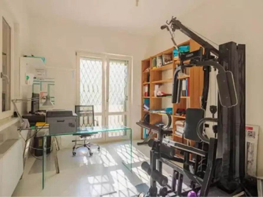 Immagine 29 di Villa in vendita  a Massa