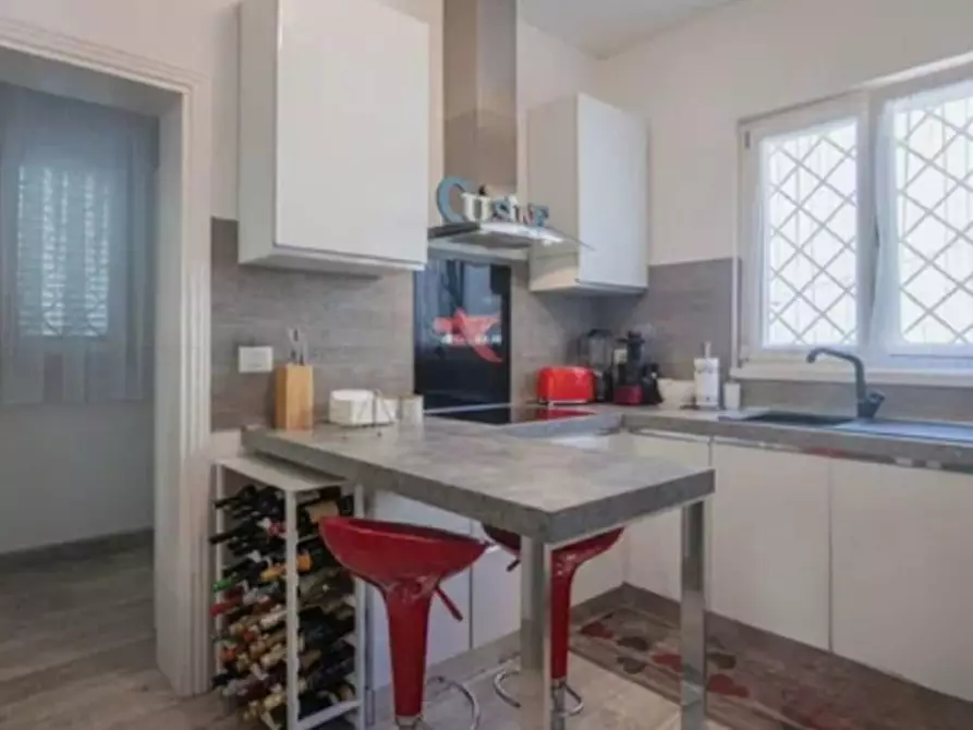 Immagine 23 di Villa in vendita  a Massa