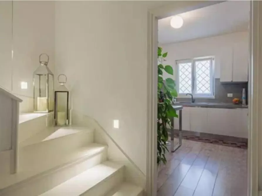 Immagine 28 di Villa in vendita  a Massa