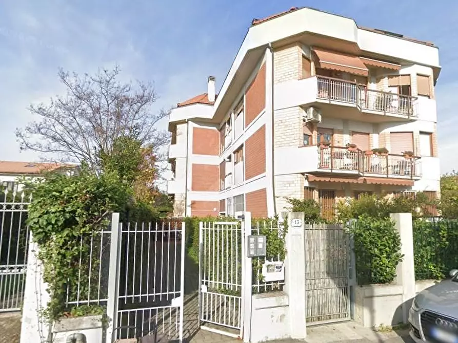 Immagine 1 di Appartamento in vendita  a Massa