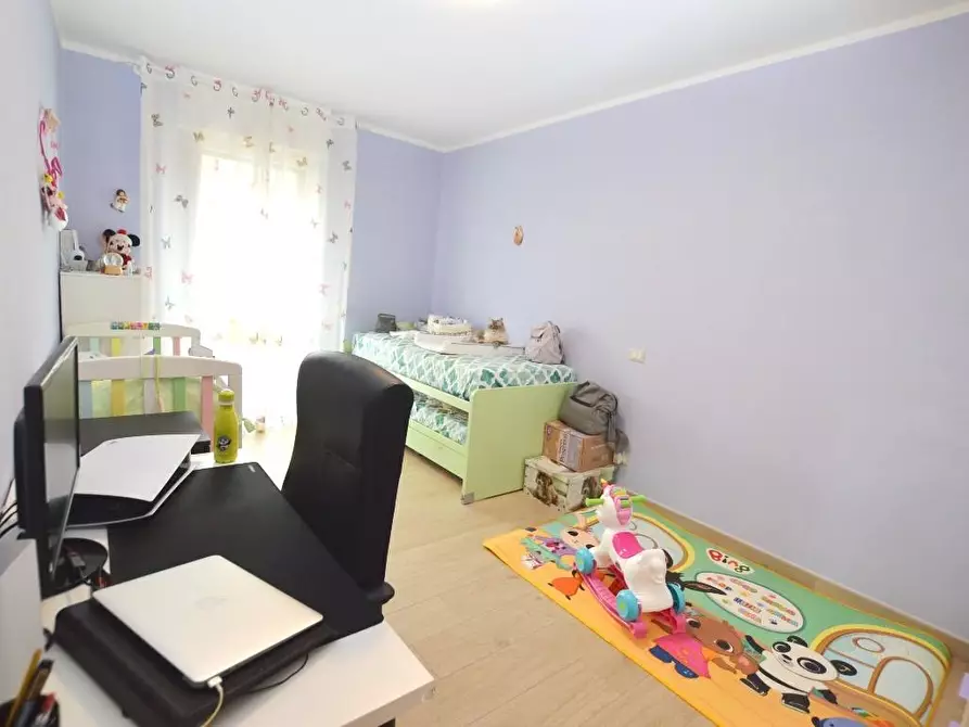 Immagine 13 di Appartamento in vendita  a Lucca