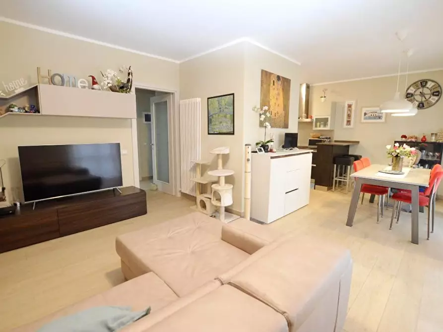 Immagine 1 di Appartamento in vendita  a Lucca