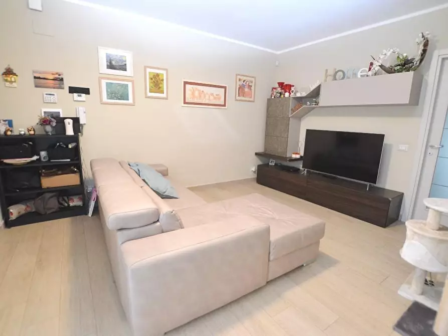 Immagine 3 di Appartamento in vendita  a Lucca