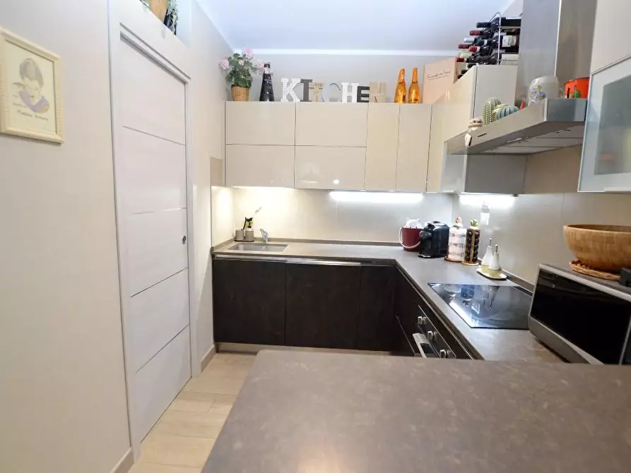 Immagine 9 di Appartamento in vendita  a Lucca