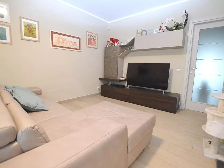 Immagine 5 di Appartamento in vendita  a Lucca