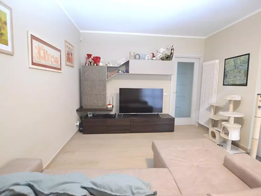 Immagine 4 di Appartamento in vendita  a Lucca