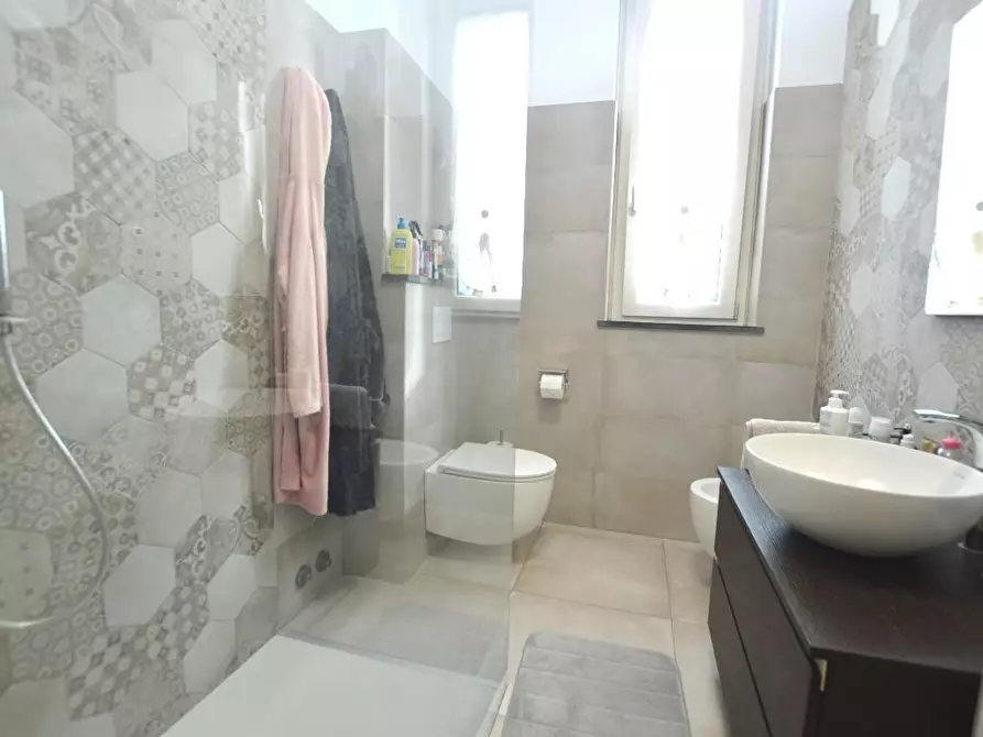 Immagine 16 di Appartamento in vendita  a Lucca