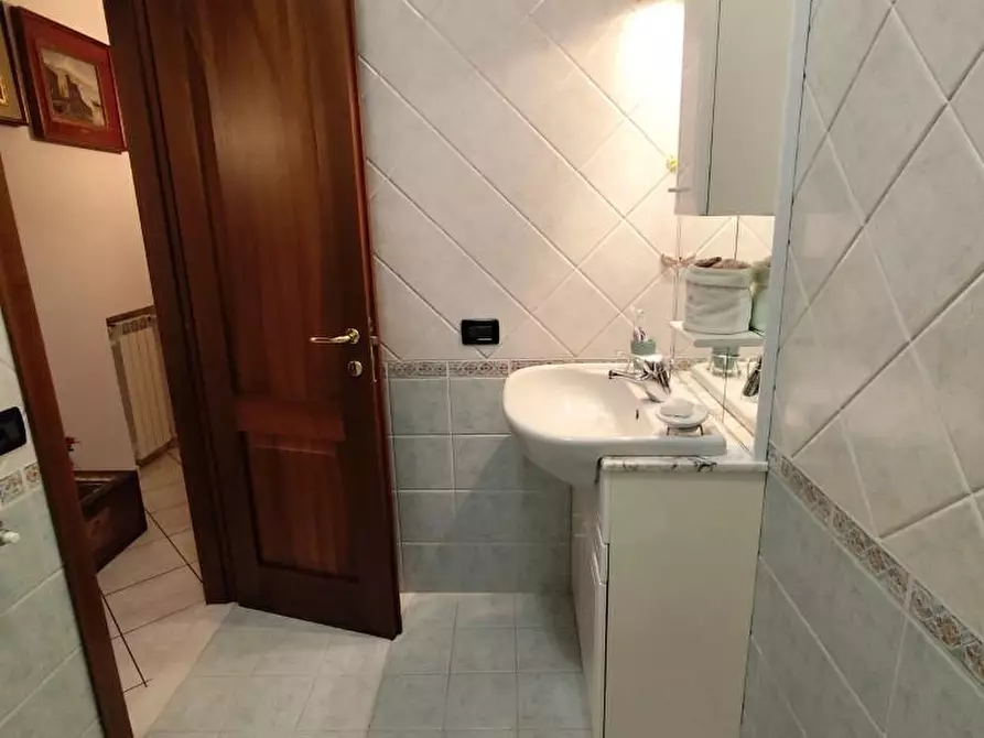 Immagine 11 di Appartamento in vendita  a Massa