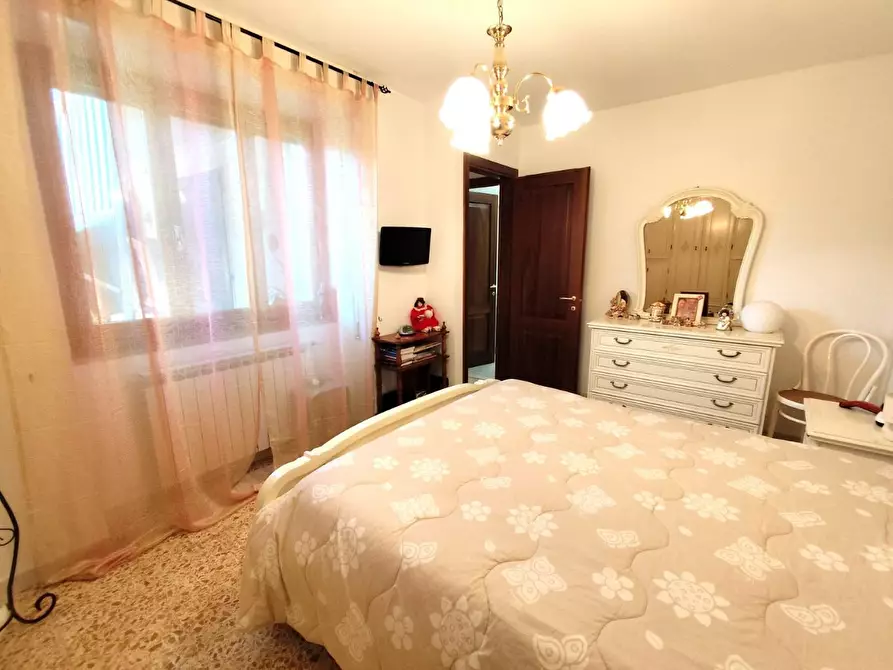 Immagine 7 di Appartamento in vendita  a Massa