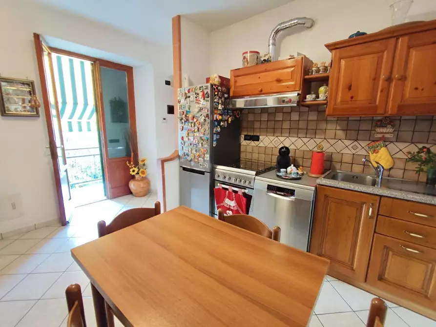 Immagine 1 di Appartamento in vendita  a Massa