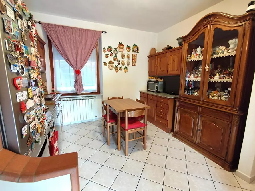 Immagine 2 di Appartamento in vendita  a Massa