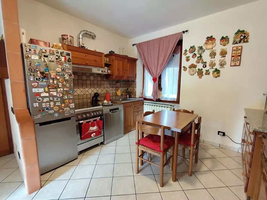 Immagine 3 di Appartamento in vendita  a Massa