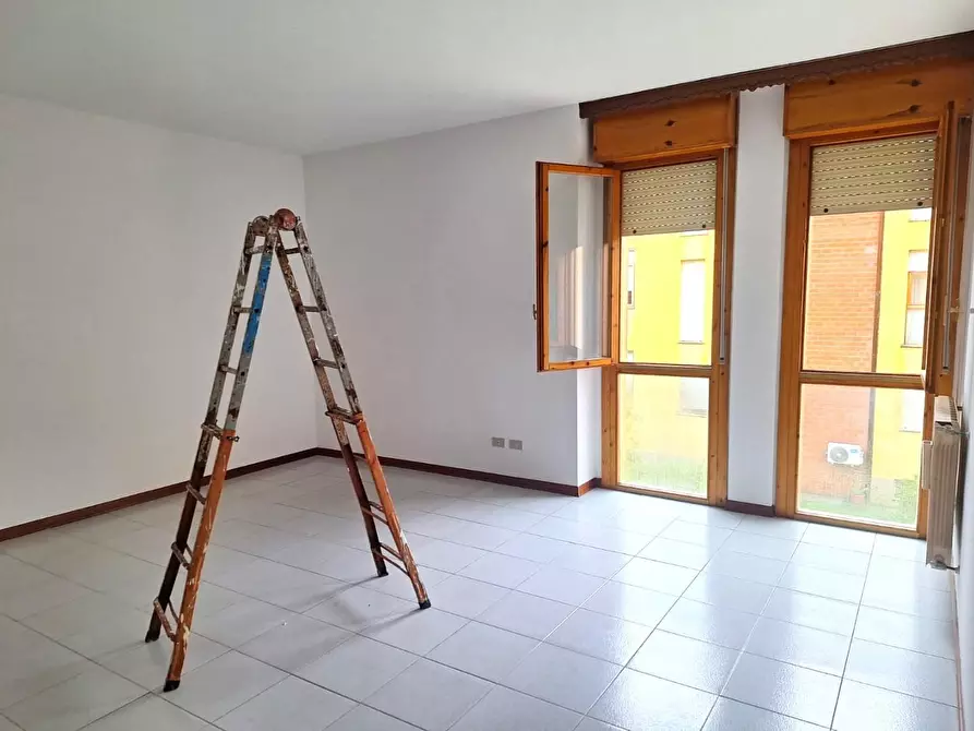 Immagine 5 di Locale commerciale in vendita  a Lucca