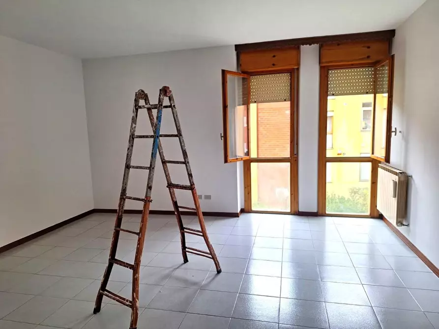 Immagine 1 di Locale commerciale in vendita  a Lucca