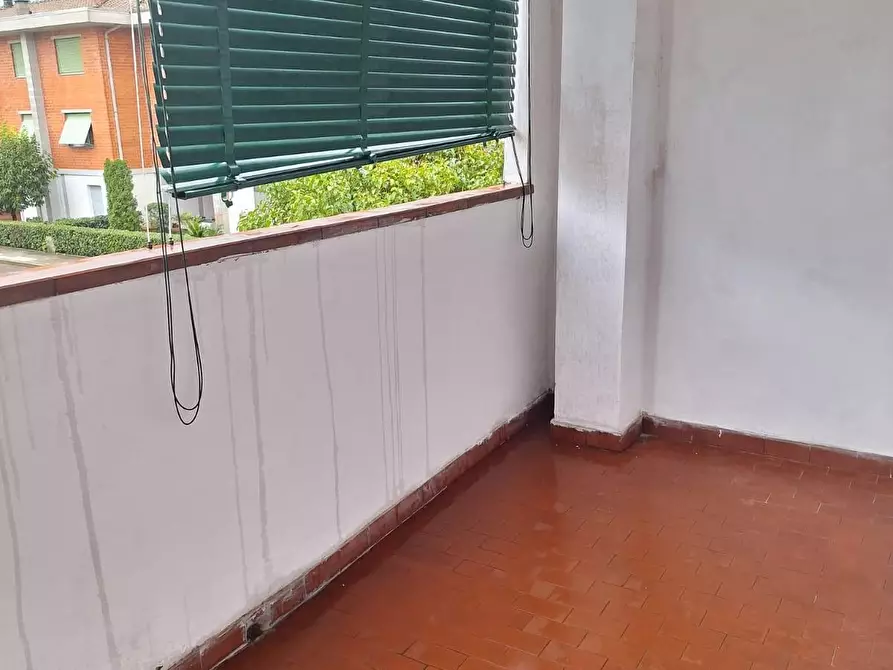 Immagine 10 di Locale commerciale in vendita  a Lucca