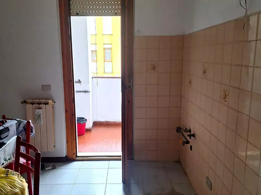 Immagine 9 di Locale commerciale in vendita  a Lucca