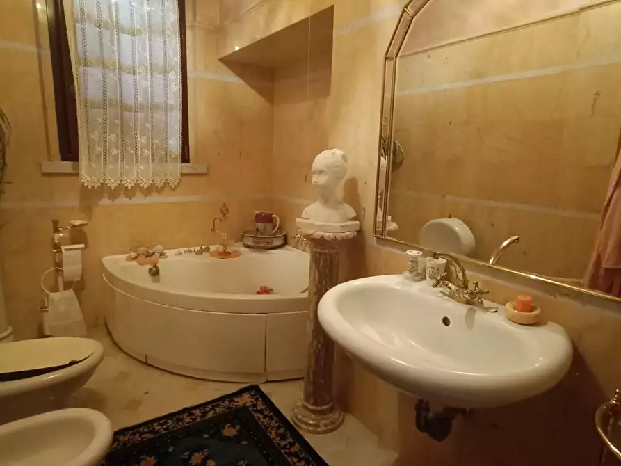 Immagine 34 di Casa bifamiliare in vendita  a Carrara