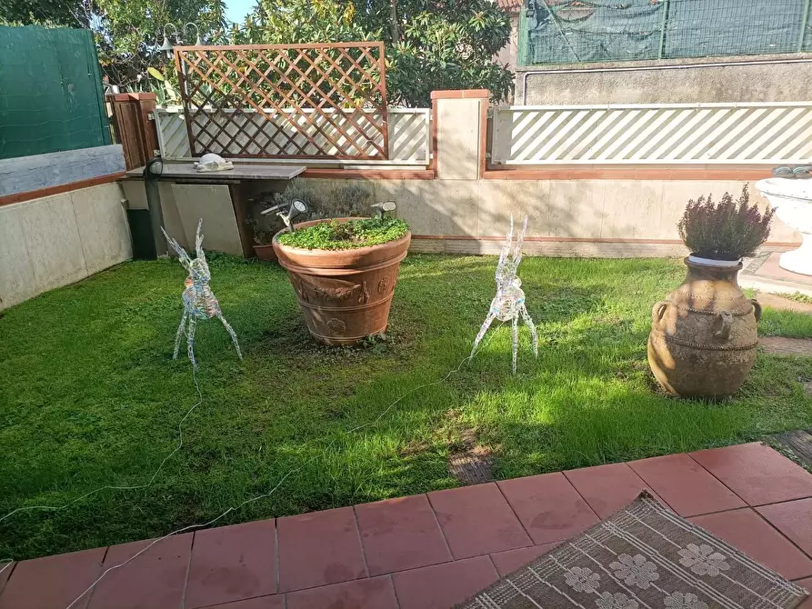 Immagine 20 di Casa bifamiliare in vendita  a Carrara